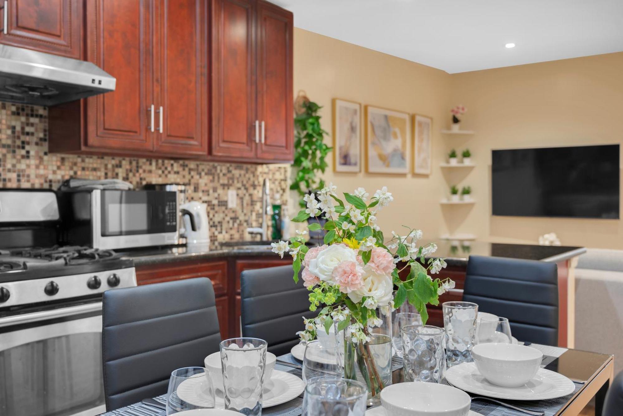 Stylish 2 Bedroom In Chelsea Apartment