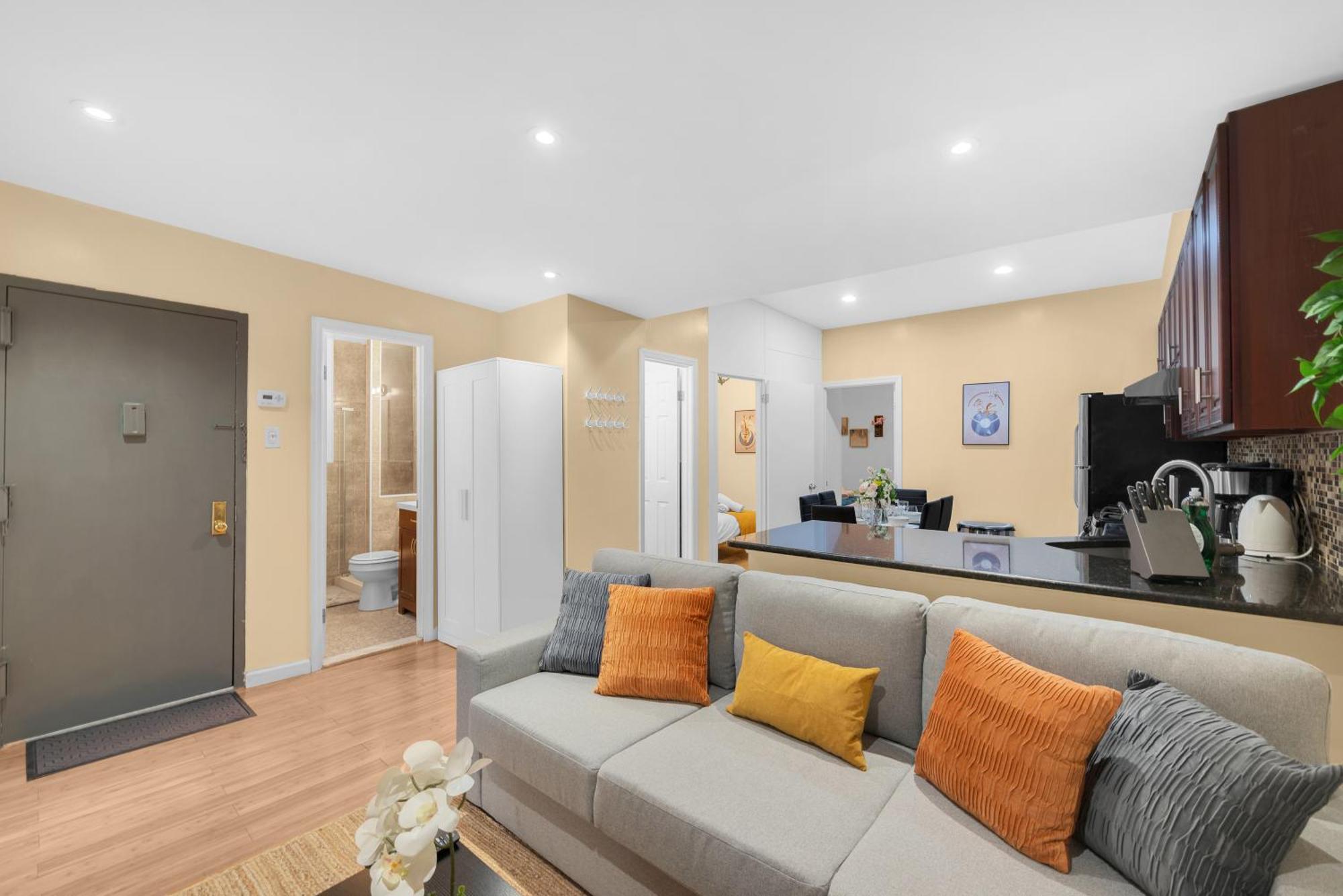 Stylish 2 Bedroom In Chelsea Apartment *